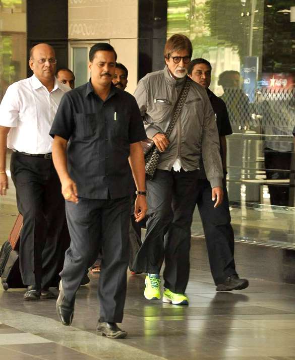 big b snapped in green florescent sports shoes 2