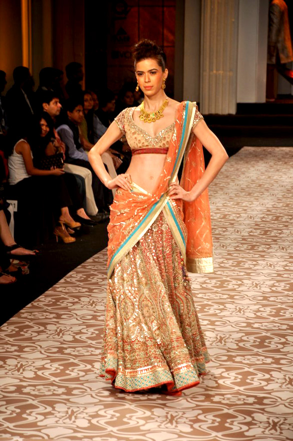 esha deol walks the ramp at aamby valley india bridal fashion week 2012 9