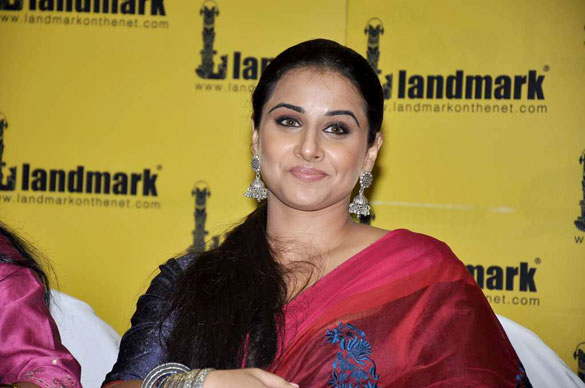 vidya balan unveils unhooked book 8