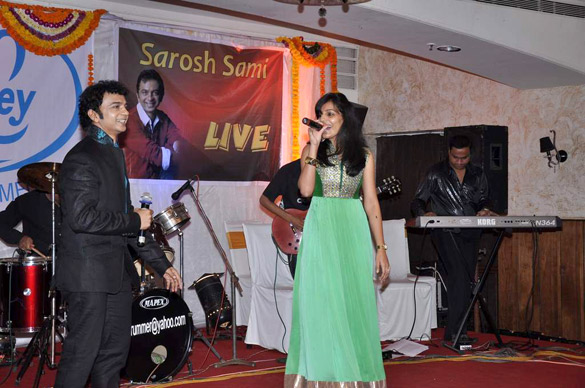 tusshar kapoor at sarosh samis live concert 6