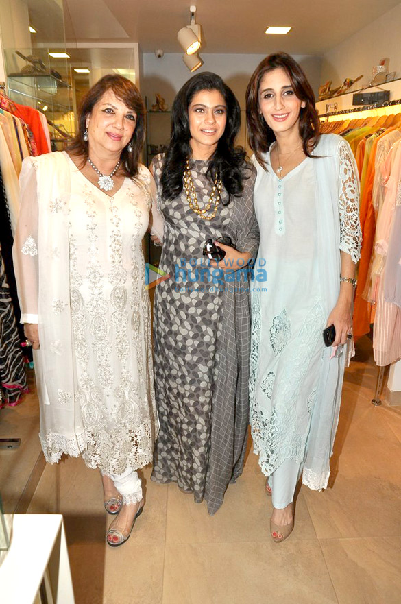 kajol graces preview of designer zarine khans fizaa 5