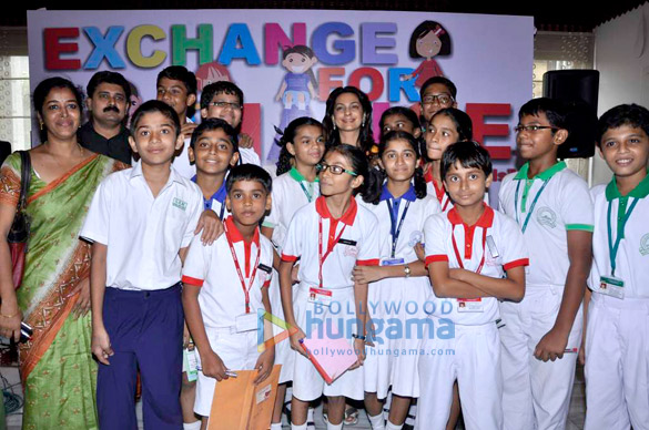 juhi chawla at indo pak students exchange program 3