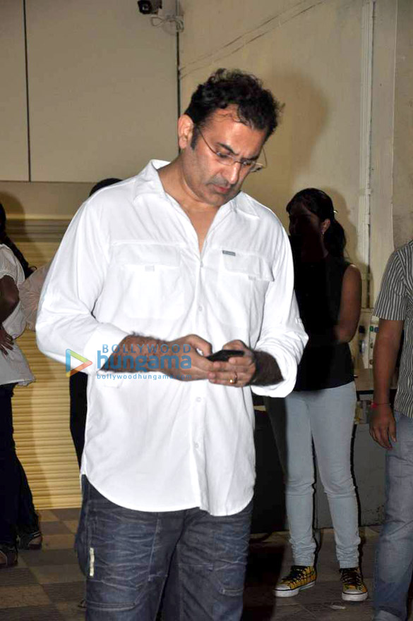 celebs pay visit to yash chopra at lilavati hospital 6