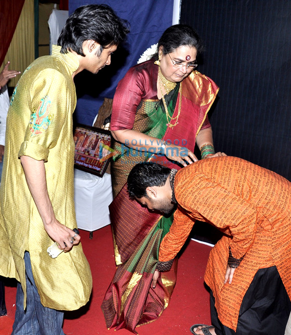 usha uthup performs at dn nagars sarbojanin durga puja 7