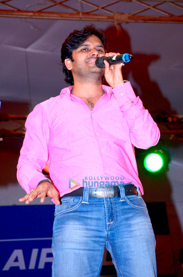 celebs visit north mumbais sarbojanin durga puja day 4 8