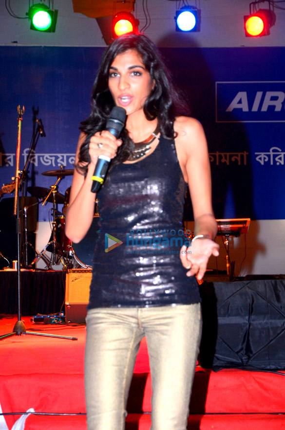 celebs visit north mumbais sarbojanin durga puja day 4 4