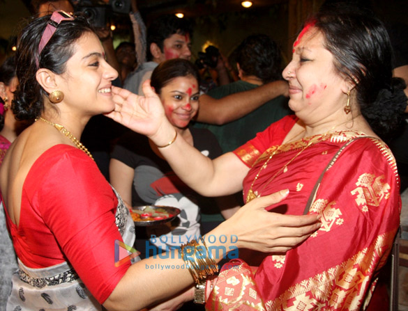 celebs visit north mumbais sarbojanin durga puja day 5 9