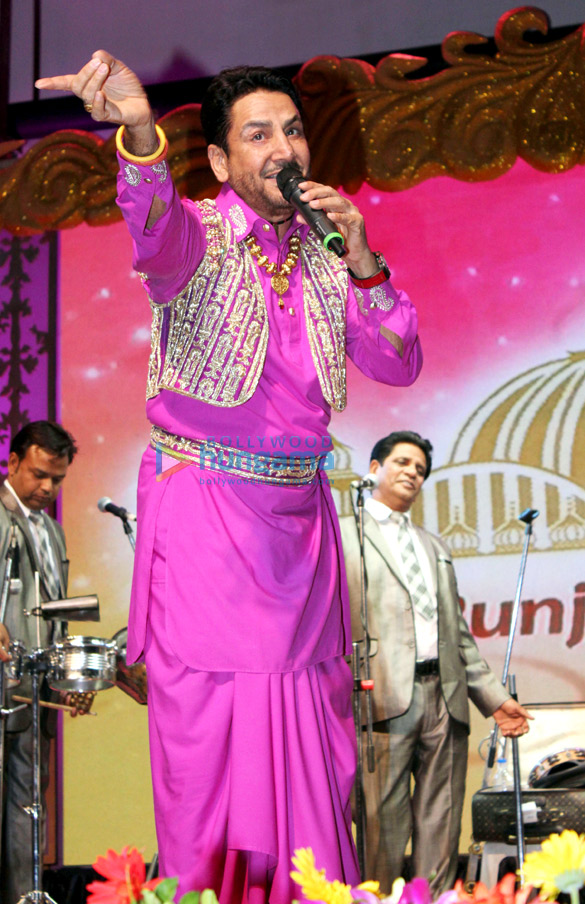 gurdas mann performing on the eve of punjab formation day 2