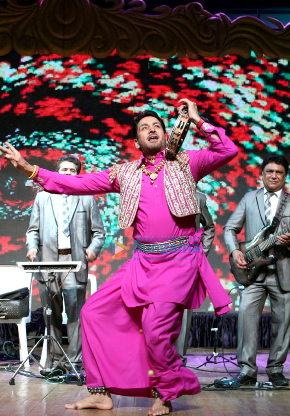 gurdas mann performing on the eve of punjab formation day 4
