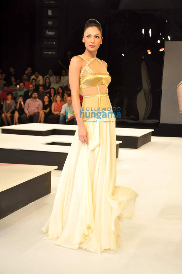 gaviin miguels show at blenders pride fashion tour day 1 10