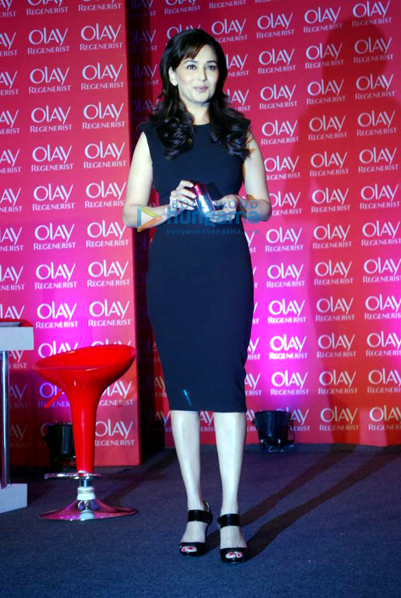 madhuri dixit launches olay wrinkle revolution complex cream 2