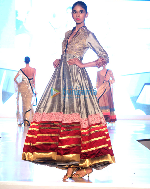 kajol graces manish malhotras festive line show 6