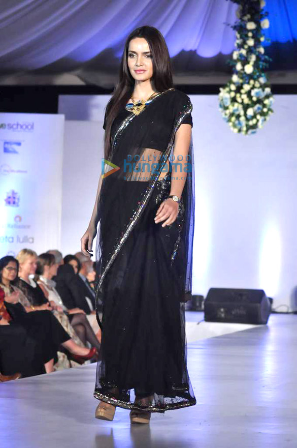 vivek sania others at the global peace fashion show by neeta lulla 4