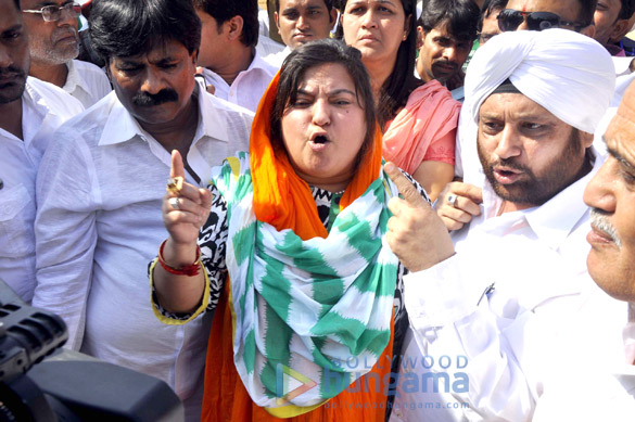 dolly bindra inderpal singh protest against baba ramdev 3