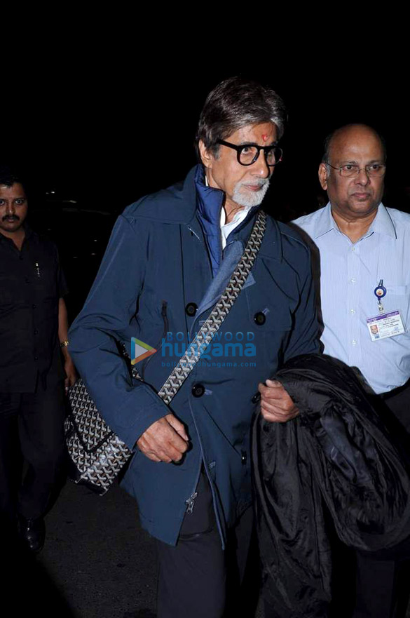 amitabh bachchan snapped at the mumbai airport 7