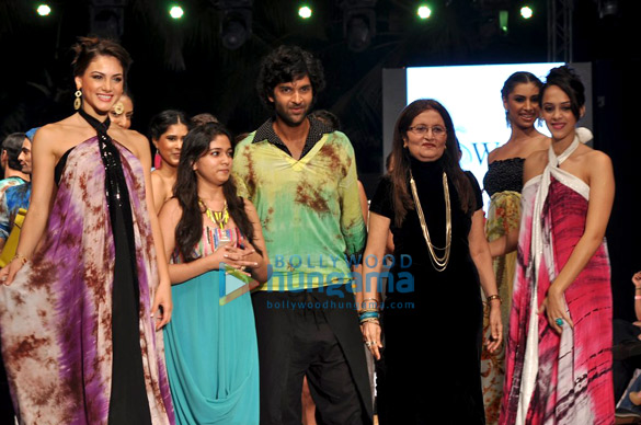 purab hazel walk for gogee vasant at india resort fashion week 2012 2