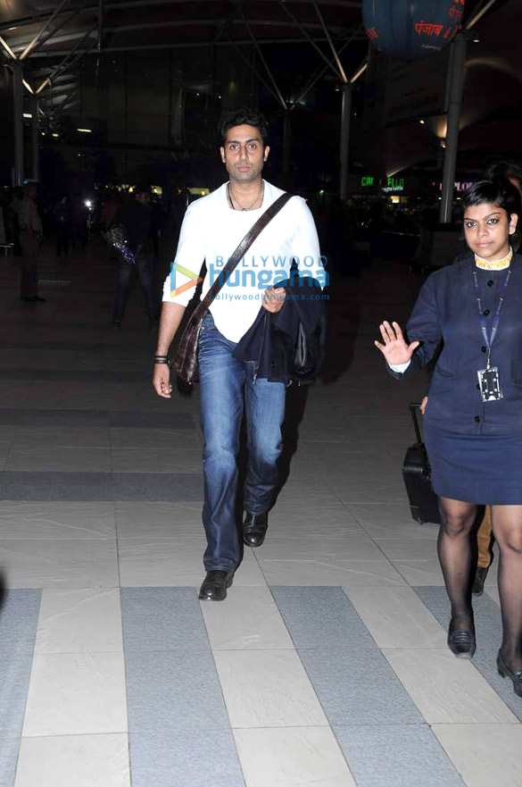 abhishek bachchan spotted at airport 2