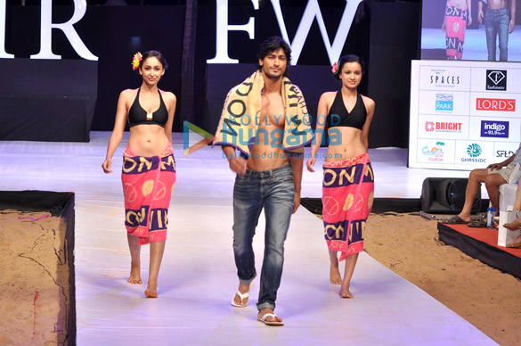 vidyut jamwal walks for welspun at india resort fashion week 2012 6