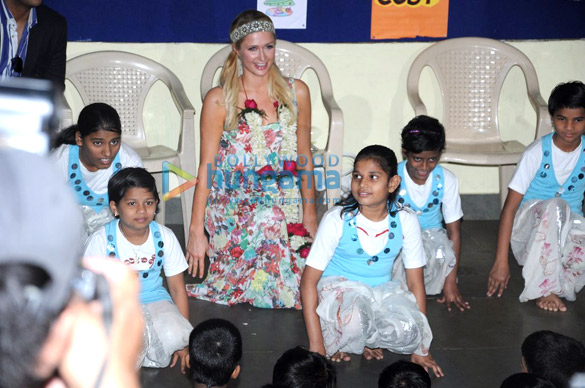paris hilton visits orphanage kids at ngo 4