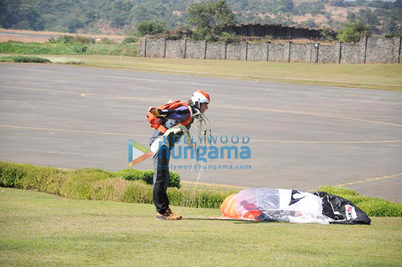 farhan akhtar at aamby valley skydive 4
