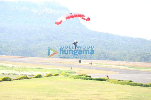 farhan akhtar at aamby valley skydive 5