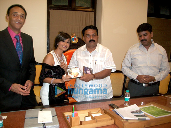 australian ambassador aiysha saagar meets mayor of mumbai 2