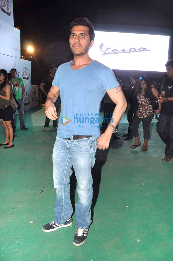 celebs grace gun n roses concert 12