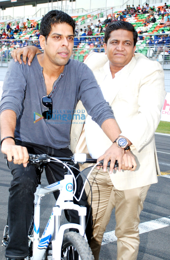 celebs grace the cyclothon event in greater noida 3