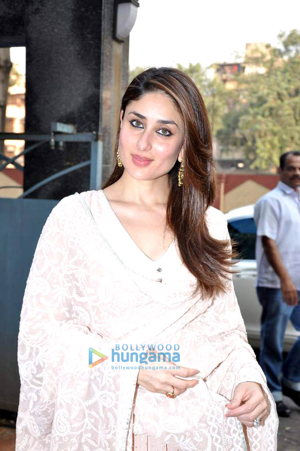 kareena at richa lakheras book garbage beat launch 12