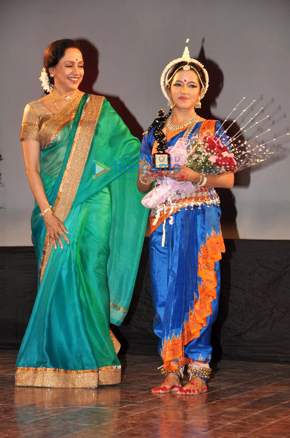 hema malini performs for jaya smriti 12