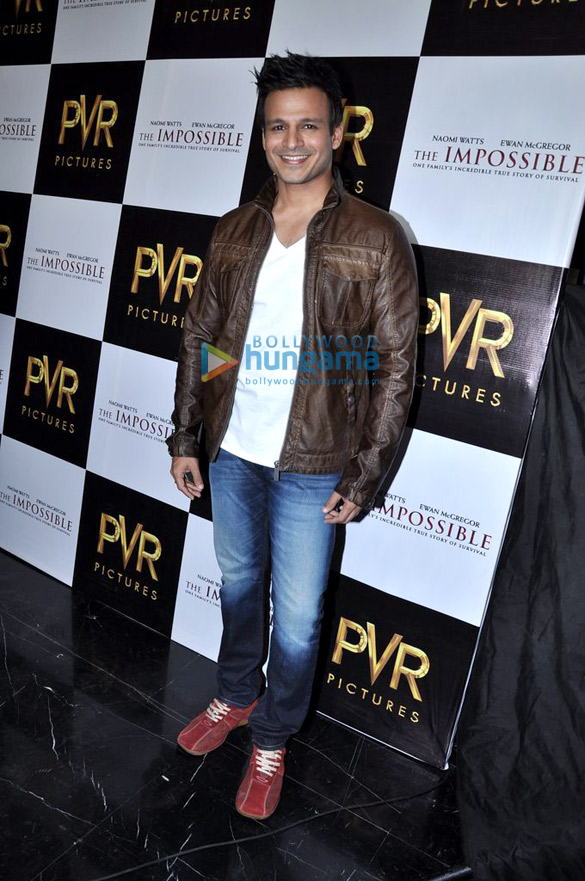vivek oberoi at the film the impossible press meet 7