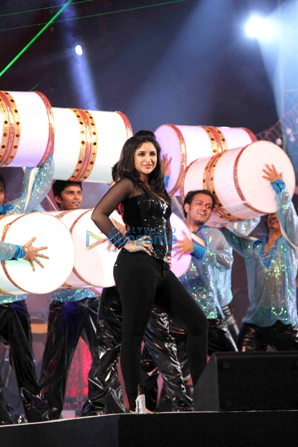 celebs perform at aamby valleys city glitterati 2013 new year bash 15