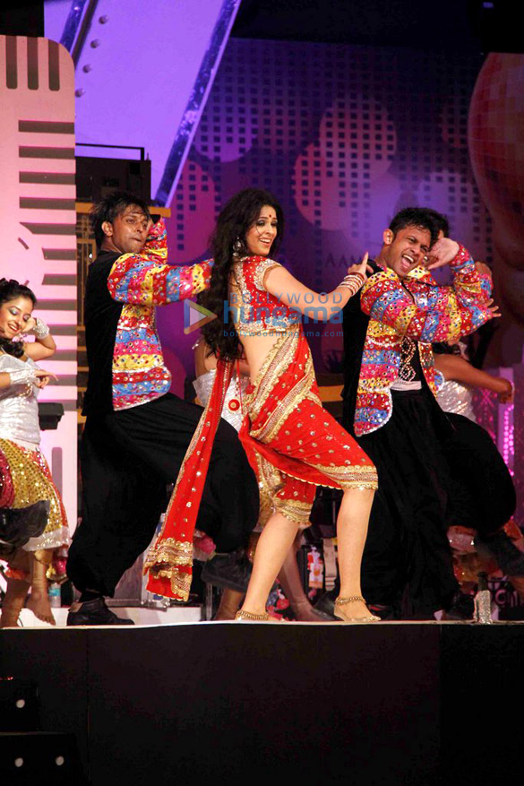 celebs perform at aamby valleys city glitterati 2013 new year bash 11