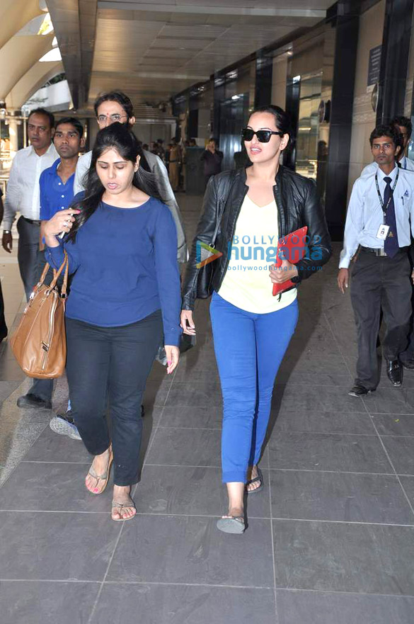sonakshi sinha spotted at the airport 6