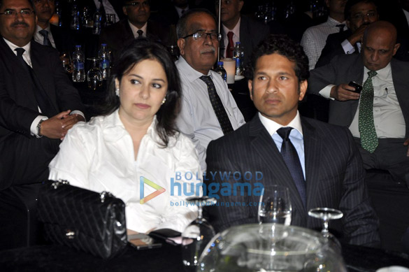 arjun rampal sachin tendulkar at bloomberg tv autocar awards 7