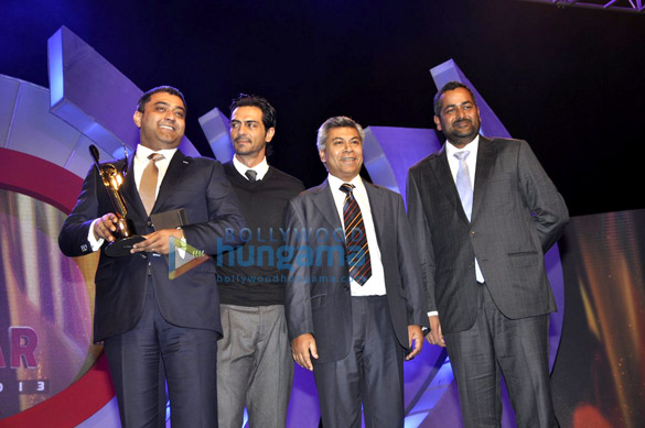 arjun rampal sachin tendulkar at bloomberg tv autocar awards 2