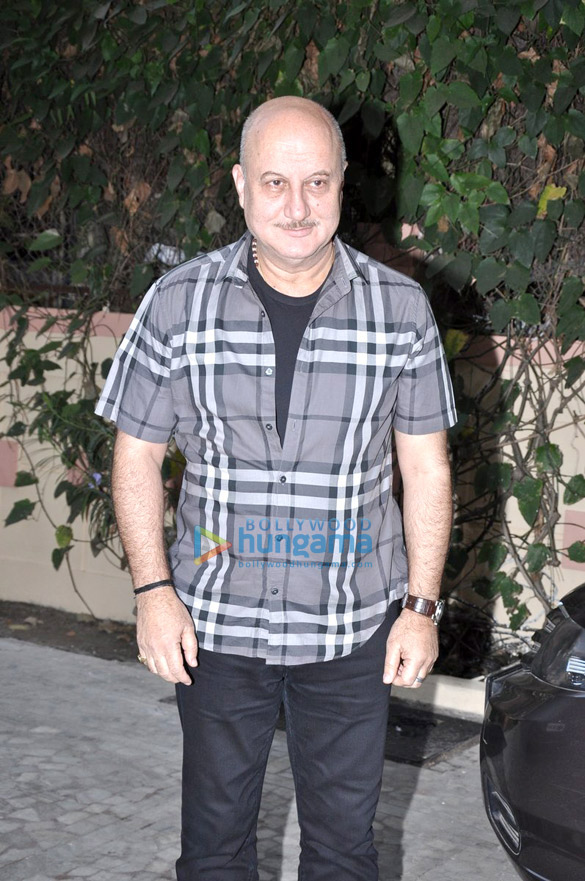 ranbir interacts with anupam kher at actor prepares 5