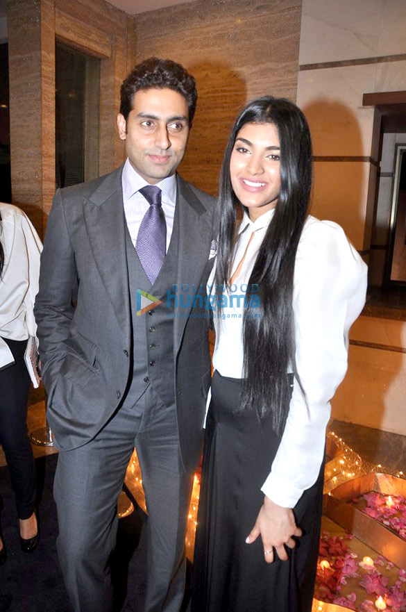 abhishek inaugurates radhika goenkas art exhibition 8