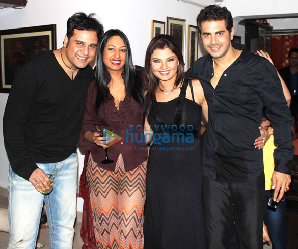 deepshikha celebrated her first marriage anniversary 7