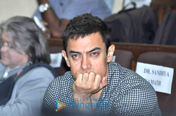 aamir khan visits kem hospital 5