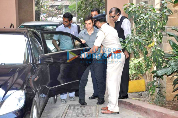 aamir khan visits kem hospital 10