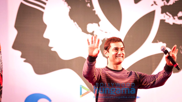 aamir khan at satyamev jayate concert for snehalaya 4
