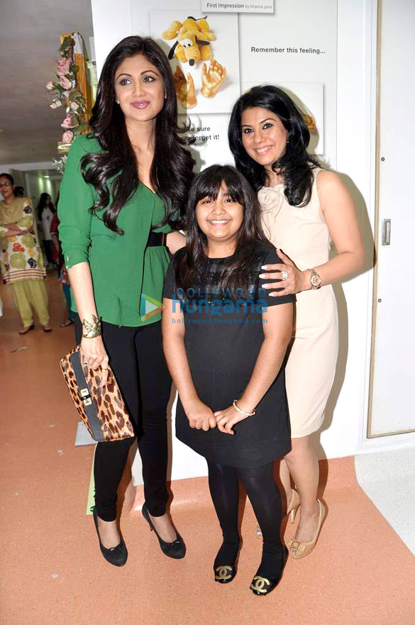 shilpa shetty tina ambani at first impressions gallery launch 11
