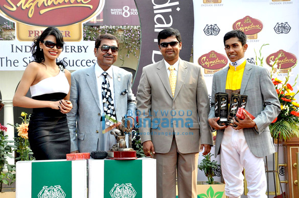 celebs at signature premier indian derby day 2 18