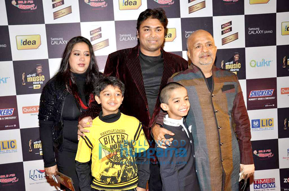 red carpet of mirchi music awards 21