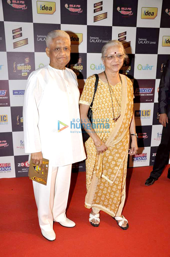 red carpet of mirchi music awards 37