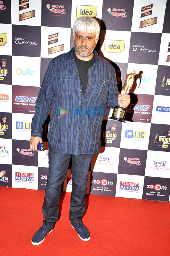 red carpet of mirchi music awards 48