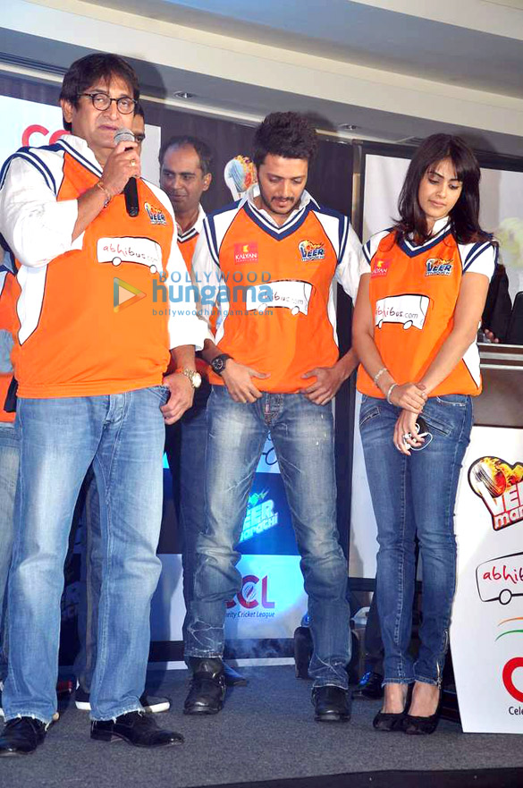 riteish and genelia unveil the jersey of their ccl team veer marathi 5