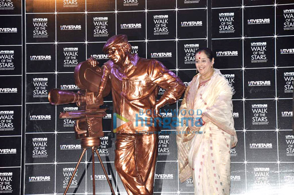 unveiling of yash chopras statue at utvstars walk of the stars 13