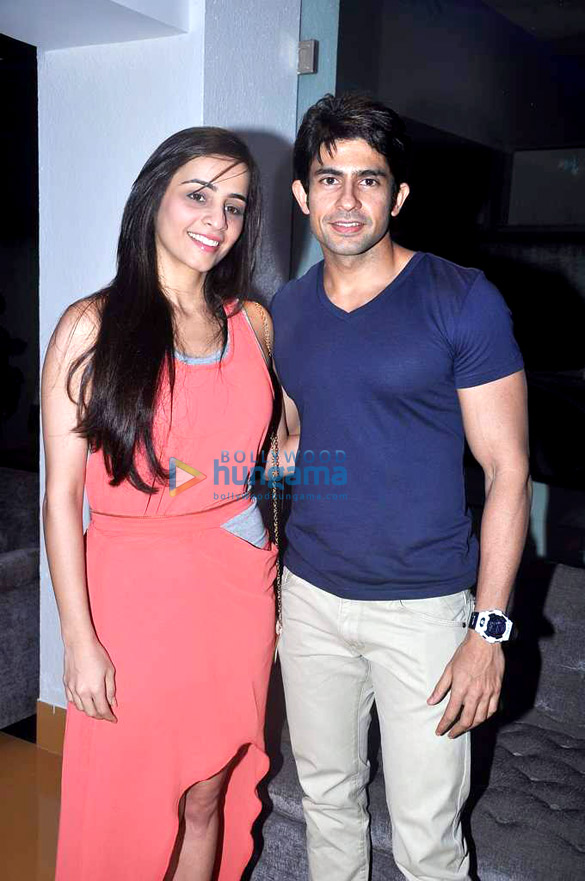 surveen chawla hosts screening of singh vs kaur 6